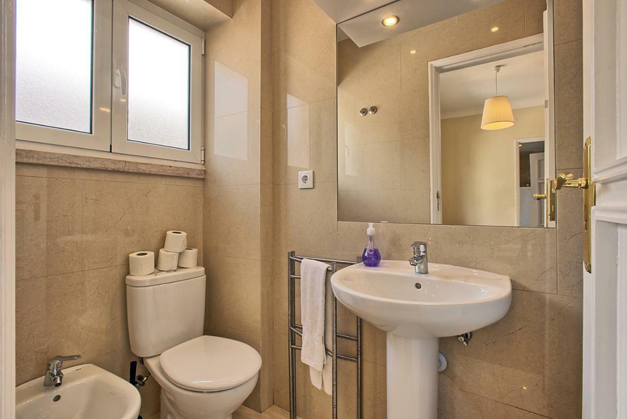 Almirante 3-Four Bedrooms Lisbon Bagian luar foto